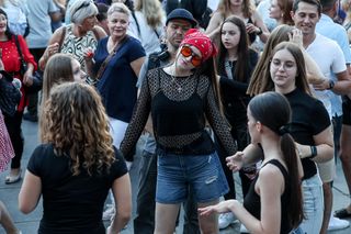 Potańcówka w Katowicach to hit lata. Rynek zmienia się w taneczny parkiet
