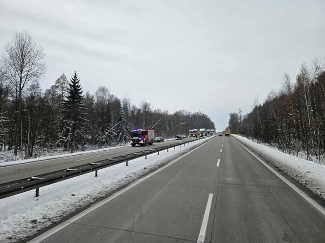 Dwie osobówki zderzyły się na autostradzie A4. Droga w kierunku Wrocławia zablokowana