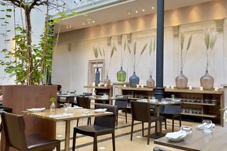 To jedna z najsłynniejszych kamienic w Krakowie. Znajduje się w niej hotel, w którym mieszkał car