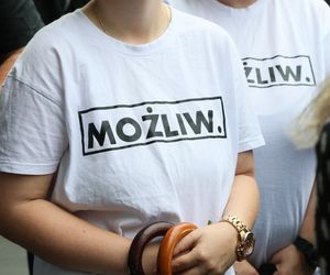 Niektórzy uczestnicy pogrzebu mieli koszulki nawiązujące do twórczości Kołaczkowskiej