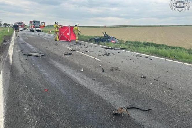 Tragiczny wypadek w Bieńkowicach. Nie żyje kierowca osobówki