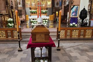 Pogrzeb Wojciecha Ziemby. Arcybiskup senior spoczął w olsztyńskiej katedrze