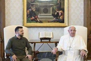 Zełenski pojechał do papieża Franciszka. Dał mu wstrząsający prezent
