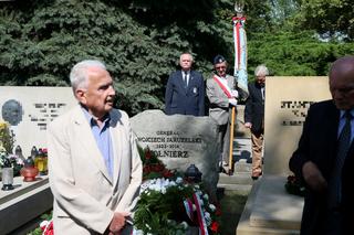 Tak wyglądał grób Wojciecha Jaruzelskiego w 100. rocznicę urodzin
