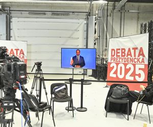 Wielkie wejście Trzaskowskiego do TVP. Zdjęcia uchwyciły każdy krok