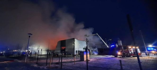 Gigantyczny pożar hali w Bydgoszczy. Co dalej z pracownikami? Jasne stanowisko firmy