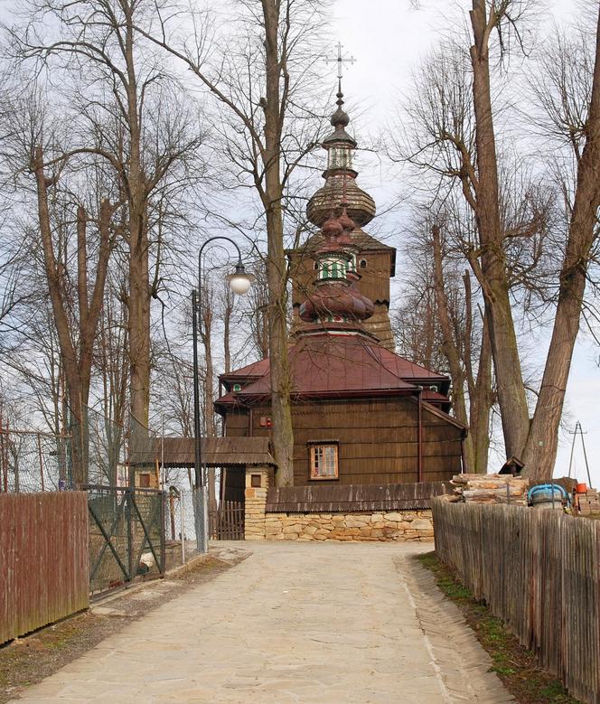 To wyjątkowa wieś na mapie Małopolski. Znajduje się w niej najpiękniejsza cerkiew w regionie