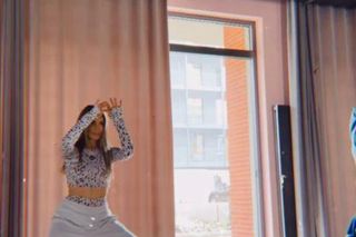 Małgorzata Rozenek-Majdan ćwiczy kocie ruchy na parkiecie. Na razie bardziej lwiątko niż pantera!