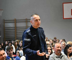 Dominik Dąbrowski spotkał się z młodzieżą III LO w Grudziądzu cz. I