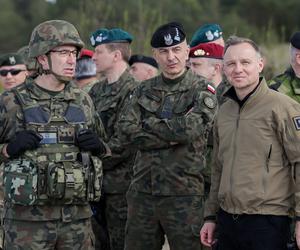 Prezydent Andrzej Duda na ćwiczeniach z żołnierzami w Ustce