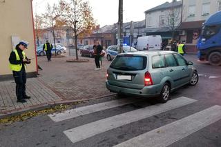 Poważny wypadek w Piotrkowie Kujawskim. Motorowerzysta potrącony przez kierowcę