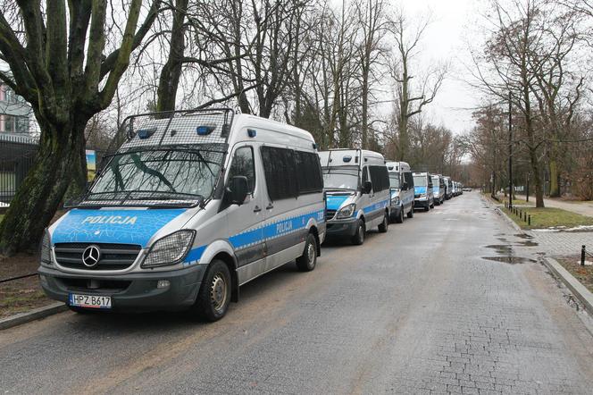 Sejm obstawiony jak twierdza! Tak szykowali się na przyjście Kamińskiego i Wąsika 