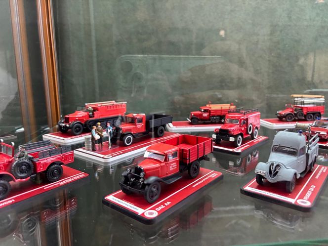 Miniaturowe samochody w Miasteczku Galicyjskim w Nowym Sączu