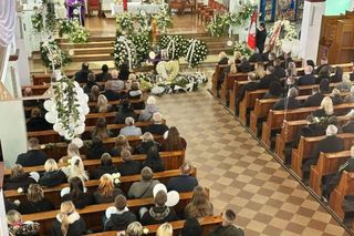 Tłumy na pogrzebie 16-letniej Mai. Kościół w Działdowie wypełniony po brzegi