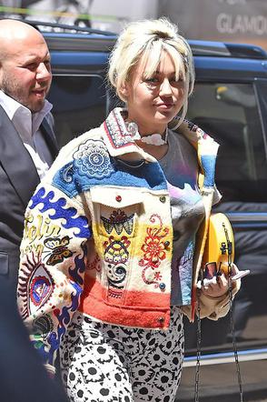 Miley Cyrus w kolorowych ciuchach