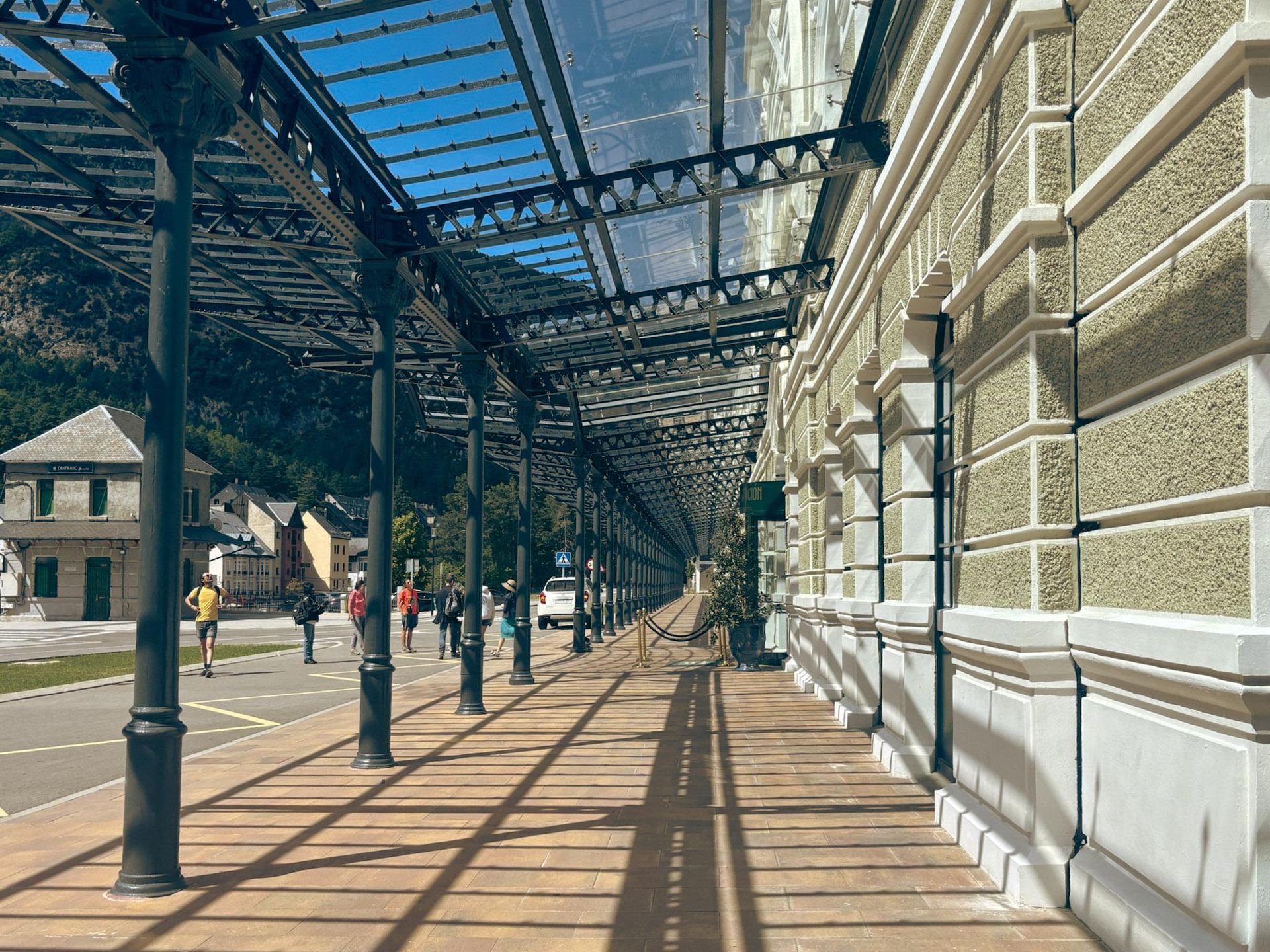  Canfranc Estación, Hiszpania. Dawny dworzec kolejowy zamienił się w luksusowy hotel