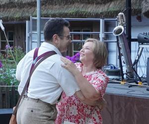 Sielanka na parkiecie w Muzeum Wsi Lubelskiej pod gołym niebem! Za nami kolejna potańcówka w rytmie miejskiego folkloru z Warszawy i Lwowa