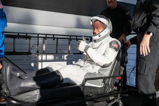 Uwięzieni w kosmosie astronauci wrócili do domu