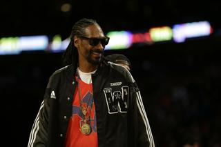 Snoop Dogg jednak nie rzucił palenia. Jest to element kampanii reklamowej