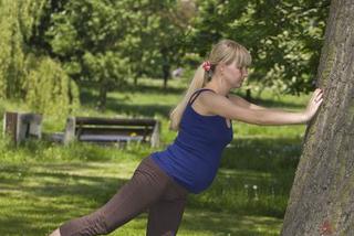 Fitness w ciąży: ćwiczenia na powietrzu z brzuszkiem [GALERIA ZDJEĆ]