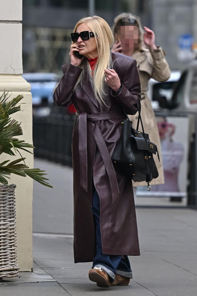 Monika Olejnik jedzie na czerwonym świetle, bo spieszy się do pracy