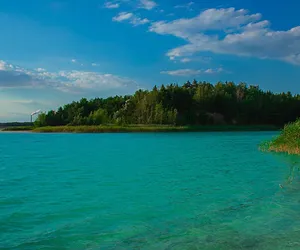 Polskie Malediwy. Gdzie są i czy można w nich pływać? Park Gródek, Osadnik Gajówka, Zakrzówek i inne lazurowe jeziora
