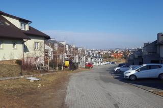 Spacerowa w Rzeszowie - wąską polną dróżką do dużych deweloperskich osiedli