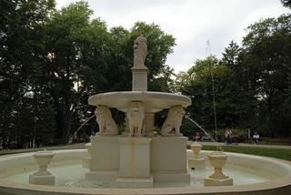 Fontanna „Hebe z lwami” w Parku Strzeleckim