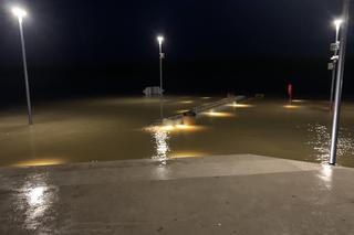 Wisła w Bydgoszczy osiąga niebezpieczny poziom