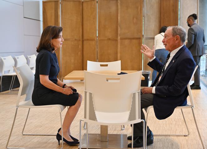 Gubernator zwalnia ludzi Cuomo