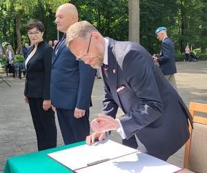 Nadanie sztandaru dla 16 WOG