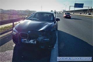 ROZWALIŁ BMW na obwodnicy Wrocławia. UCIEKŁ, bo miał poważny powód