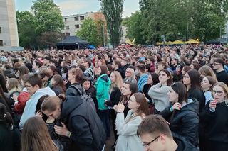 Juwenalia UMED & UŁ 2025. Drugi dzień juwenaliowego szaleństwa. Zobaczcie te tłumy pod sceną! [ZDJĘCIA]