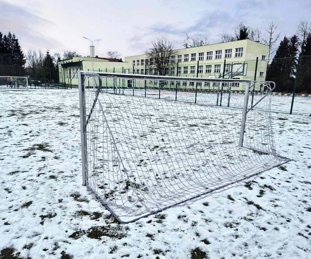 Boisko przy SP nr 47 przy ul. Zdrowej. 