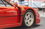  Czerwone ferrari warte 2,5 miliona euro w Poznaniu.
