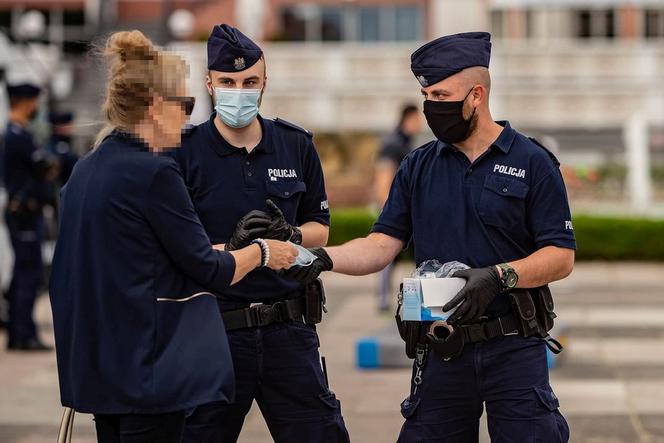Gdańsk: Marsz antycovidowców rozwiązany. Policja użyła GAZU ŁZAWIĄCEGO! To nie koniec?