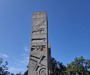 Pomnik szubienic w Olsztynie. Nawrocki i Kaczyński chcieli go zburzyć