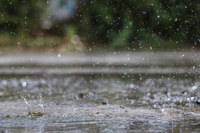 IMGW zapowiedział burze, deszcz ze śniegiem i jeszcze to! Ten kolor przykuwa uwagę