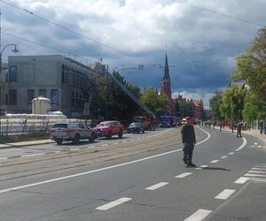 Kłęby czarnego dymu nad Toruniem. Pożar w centrum miasta