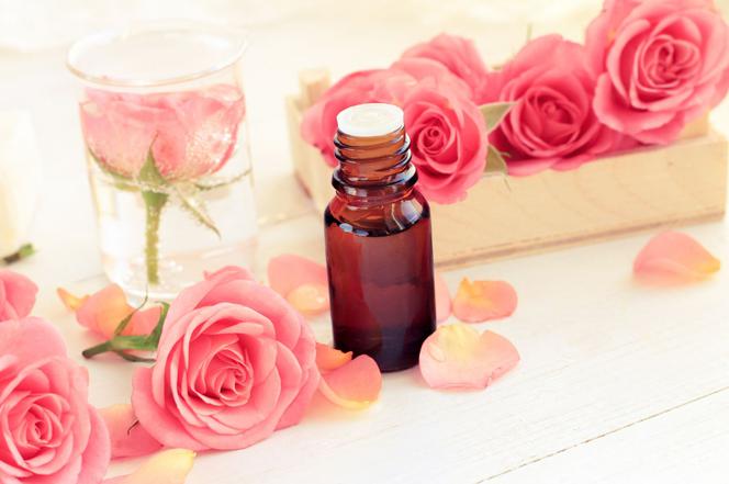 Olejek różany: właściwości i zastosowanie kosmetyku z róży