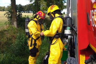 Porzucone beczki z niebezpieczną substancją przy drodze Susz-Kisielice