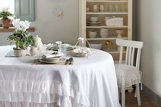 Jak udekorować świąteczny stół w stylu shabby chic? 5 podstawowych zasad