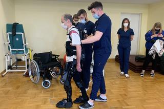 Jak działa egzoszkielet? Lubelski szpital pochwalił się nowoczesnym sprzętem 