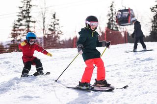 Nowe terminy ferii zimowych 2026 r. Uczniów czekają zmienione zasady zimowego wypoczynku