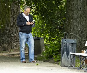 Marek Jakubiak. Pies pomaga mu w kampanii