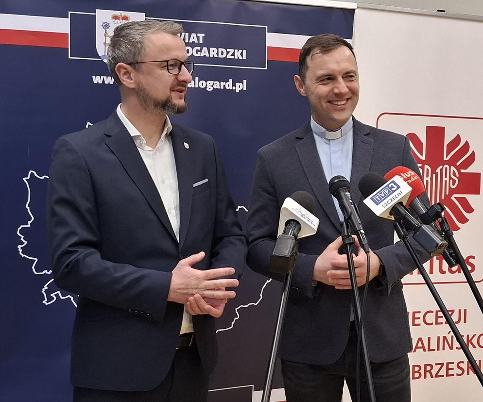 Paweł Wiśniewski, starosta białogardzki i ks. Łukasz Bikun, dyrektor diecezjalnej Caritas