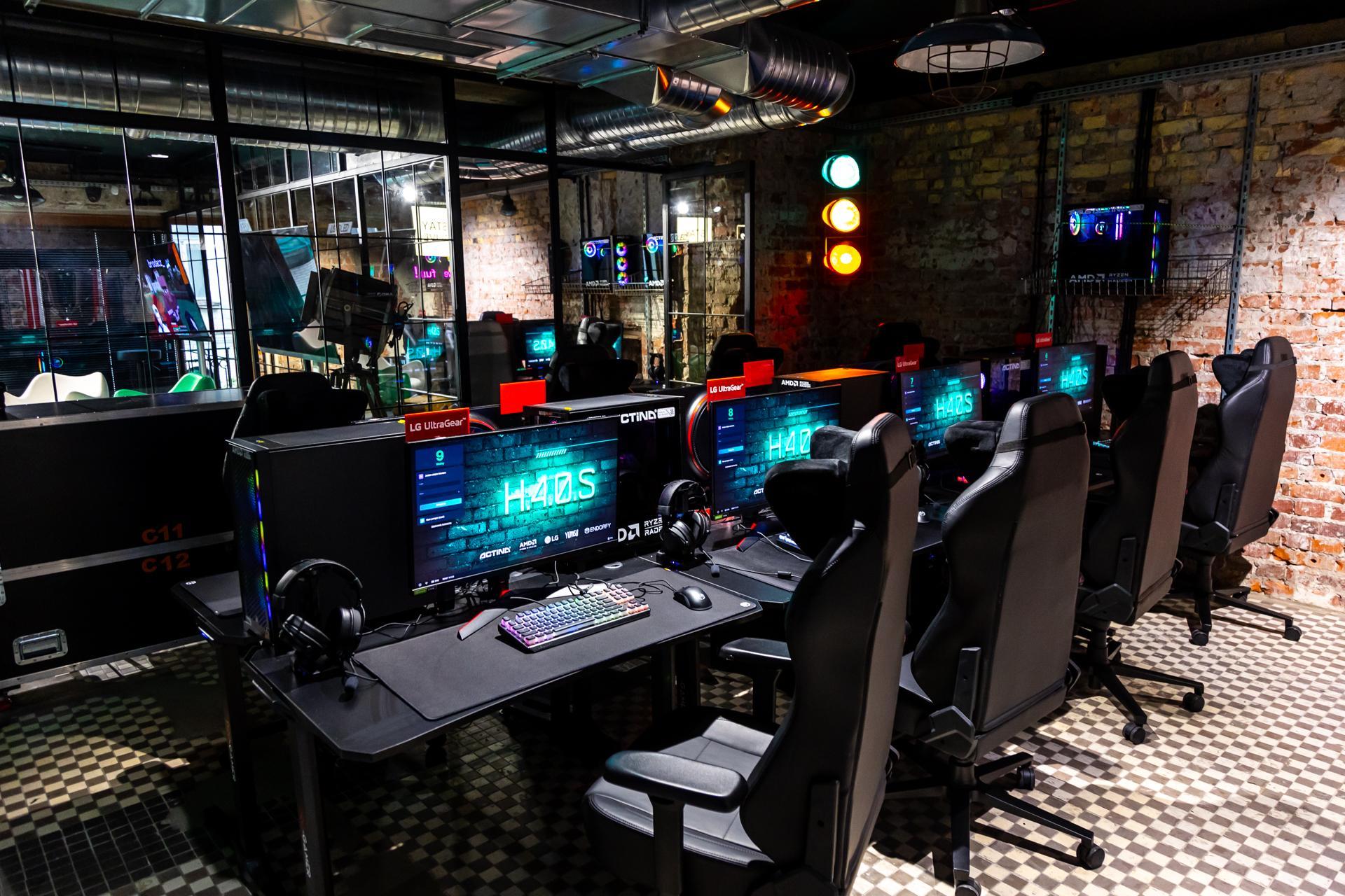 Pub H.4.0.S. Warszawa – krzesła komputerowe