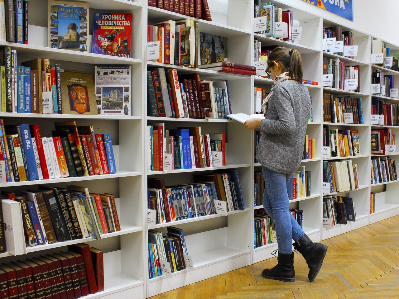 Lublin: W bibliotece znowu możemy buszować wśród regałów z książkami