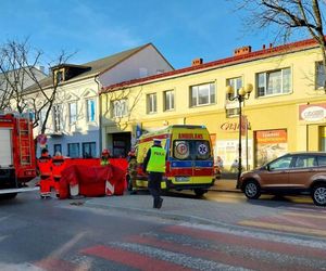 Do potrącenia pieszej doszło tuż przy siedzibie siedleckiego magistratu