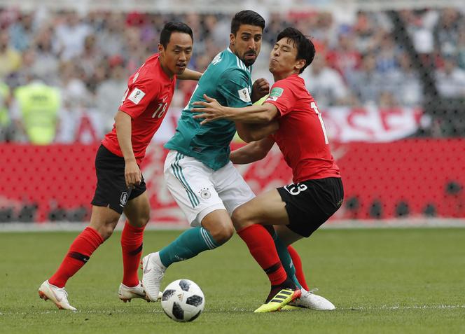 Grupa F: Mecz Korea Płd-Niemcy. Sami Khedira i Koo Ja-cheol